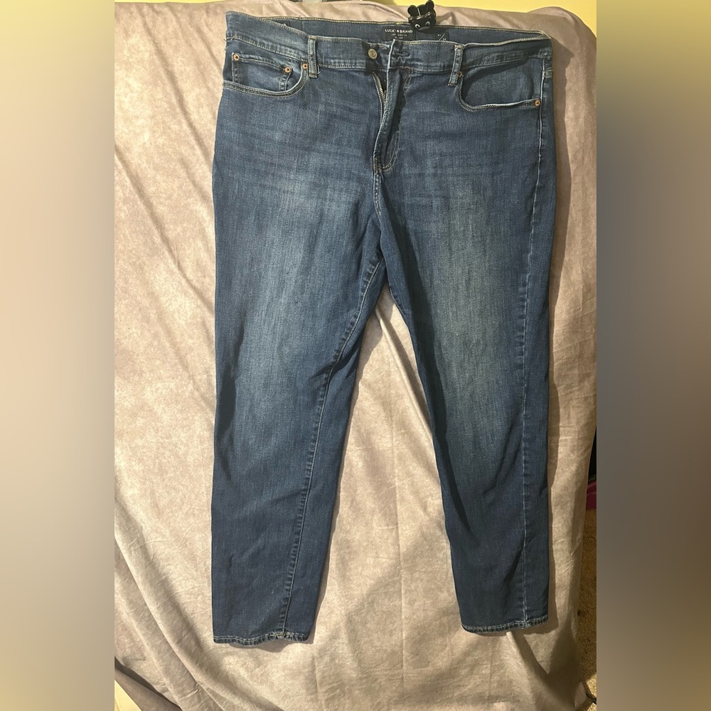 Lucky Brand Mens Jeans 410 Athletic Straight Cut 40x34 Faded Blue